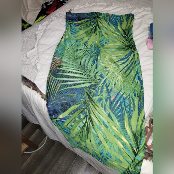 Tube dress,XL run size,three tones:Kelly green,lemon green,forest green. - Picture 2 of 3